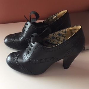 Black vintage heels
